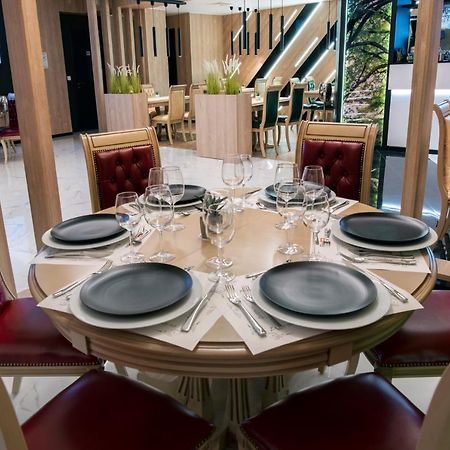 Family Hotel Business Club Шумен Экстерьер фото