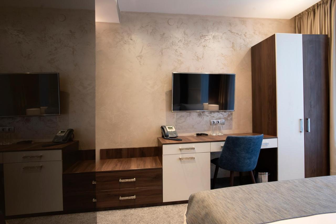 Family Hotel Business Club Шумен Экстерьер фото