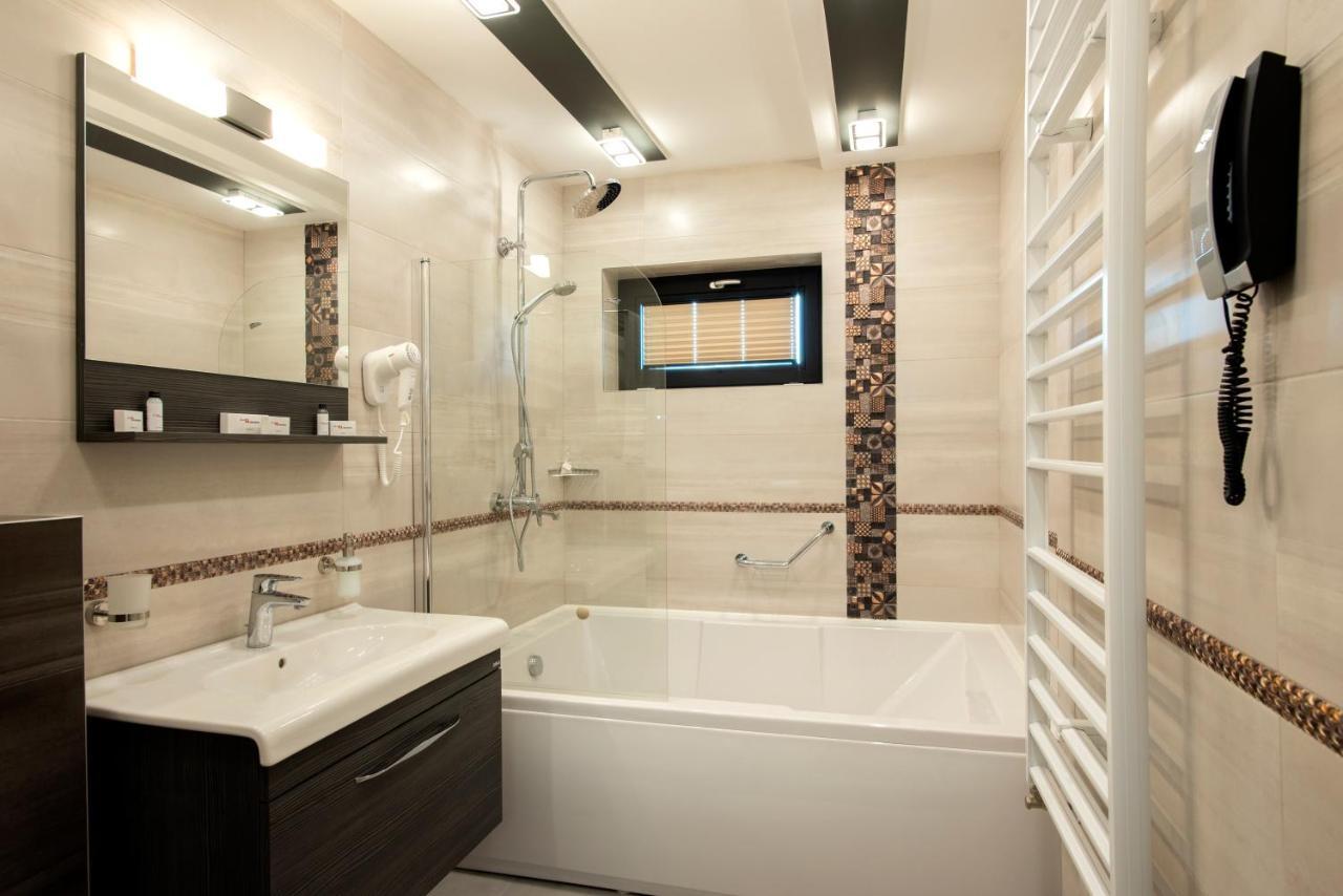 Family Hotel Business Club Шумен Экстерьер фото