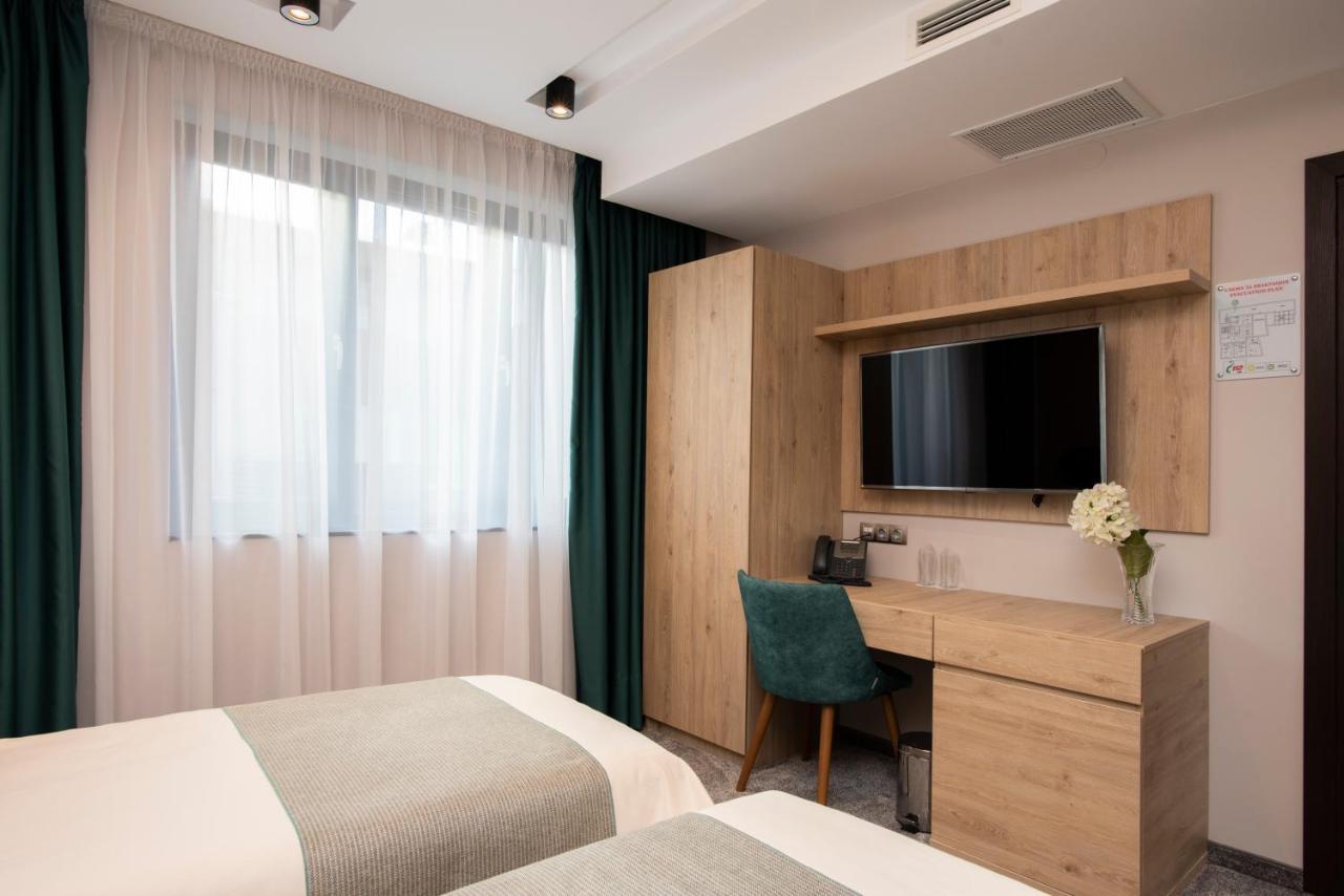 Family Hotel Business Club Шумен Экстерьер фото