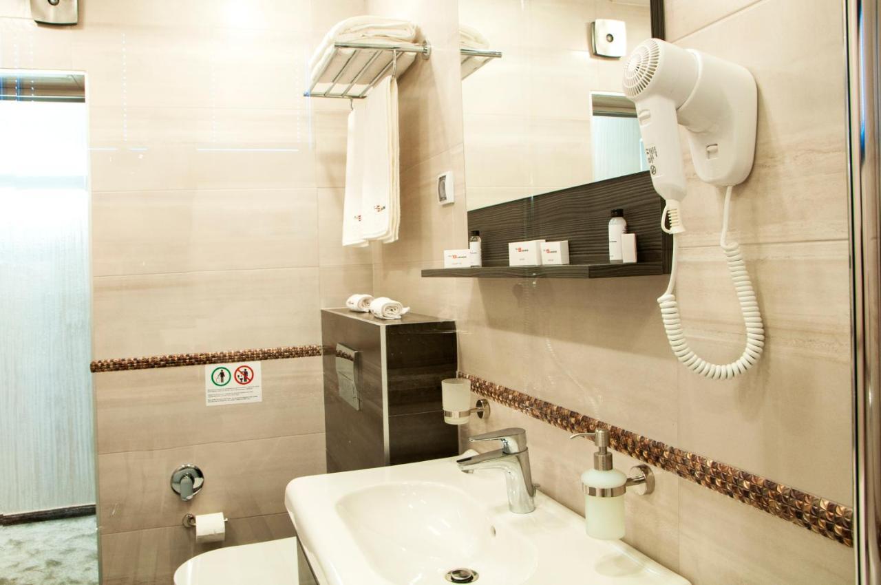 Family Hotel Business Club Шумен Экстерьер фото