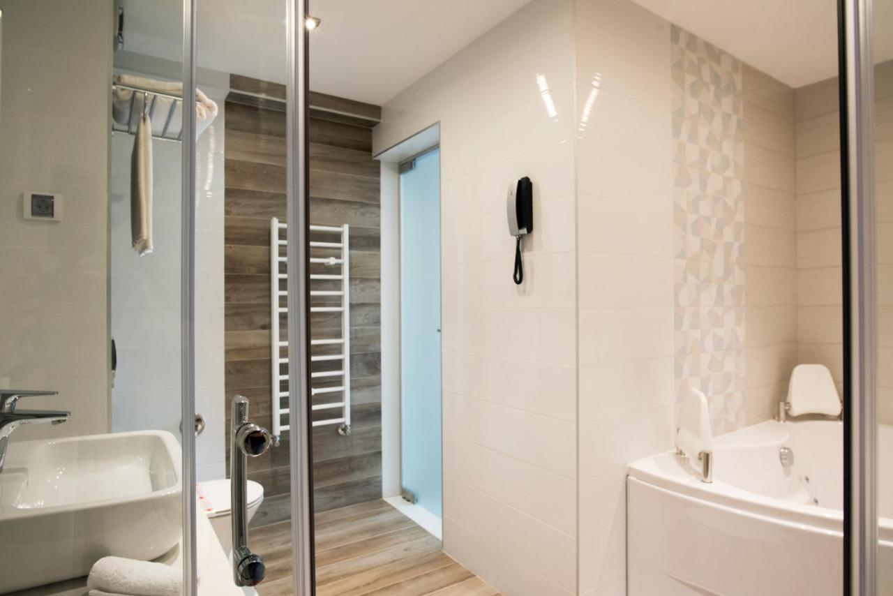 Family Hotel Business Club Шумен Экстерьер фото