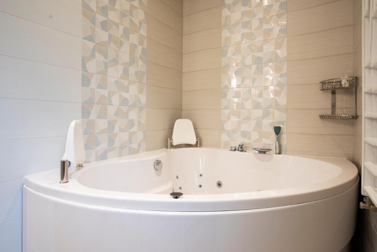 Family Hotel Business Club Шумен Экстерьер фото