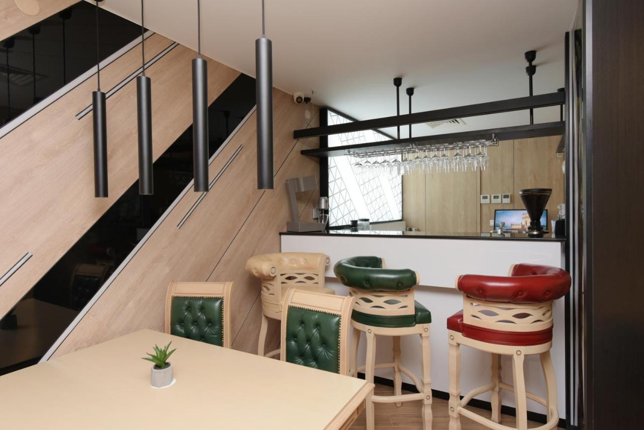 Family Hotel Business Club Шумен Экстерьер фото